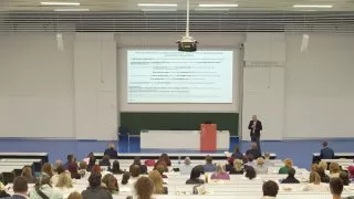 A perifériás magasabb rendű abberációk alakulása és hatásai rövidlátó szemekben